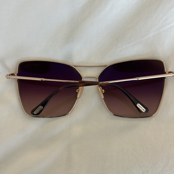 Tom Ford - Picture 2 of 4